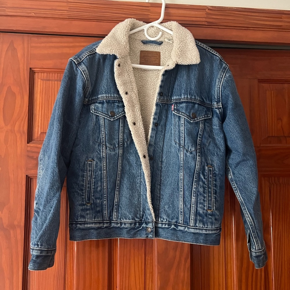 Levi’s Women Size Medium Boyfriend Blue Denim Sherpa Jacket